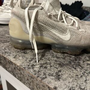 VAPORMAX Bone